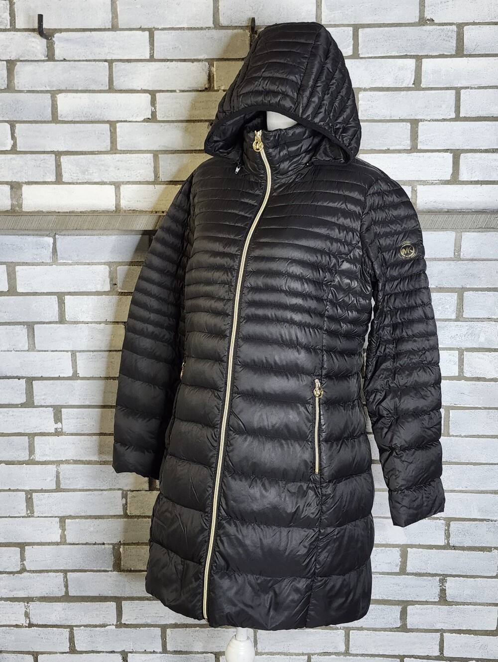 • Michael Michael Kors Black Lightweight Packable Down Puffer Hooded Jacket L